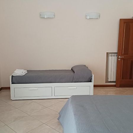 A Casa Di Laura Apartment Napoli Bagian luar foto
