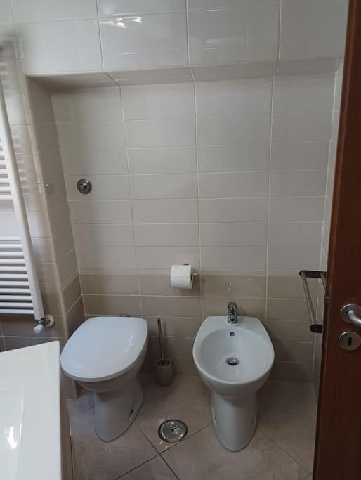 A Casa Di Laura Apartment Napoli Bagian luar foto