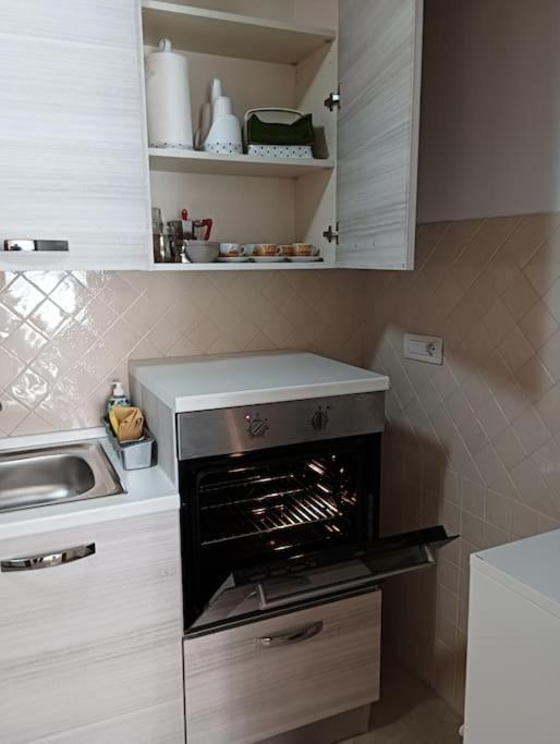 A Casa Di Laura Apartment Napoli Bagian luar foto