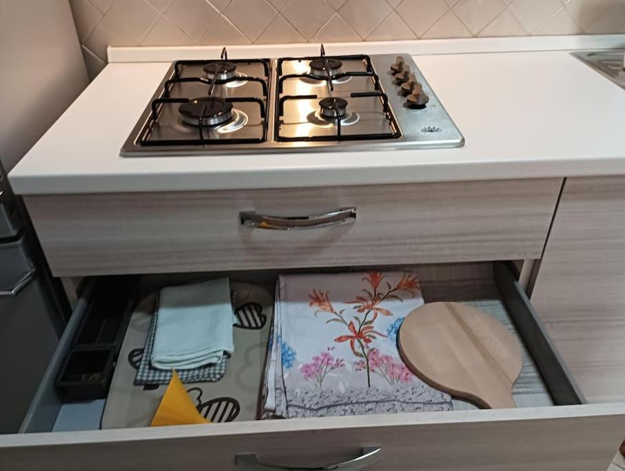 A Casa Di Laura Apartment Napoli Bagian luar foto