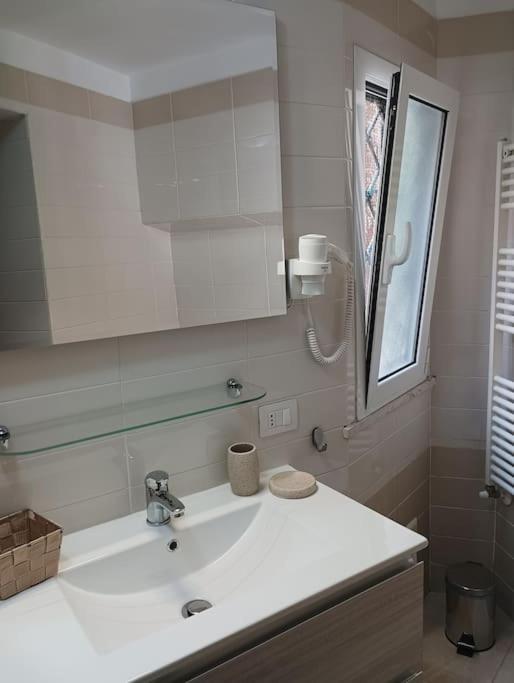 A Casa Di Laura Apartment Napoli Bagian luar foto