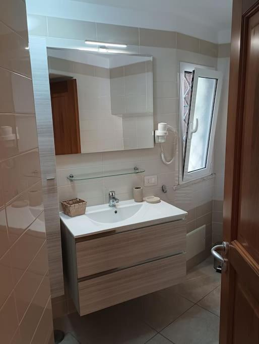 A Casa Di Laura Apartment Napoli Bagian luar foto