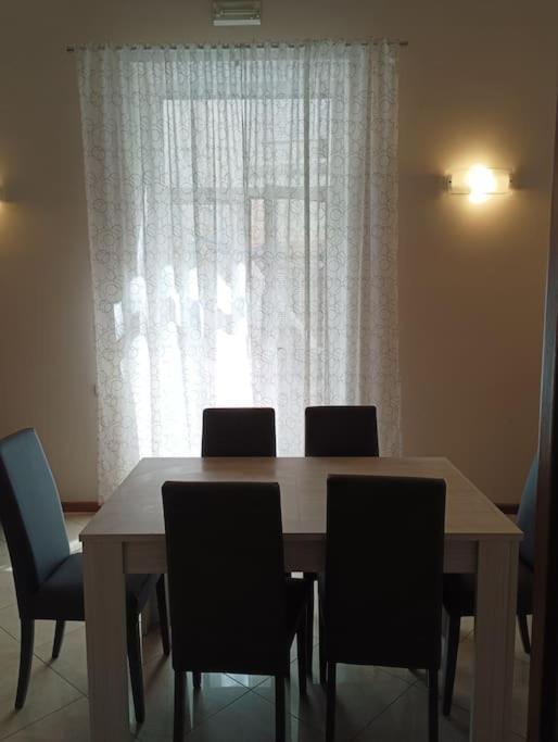 A Casa Di Laura Apartment Napoli Bagian luar foto