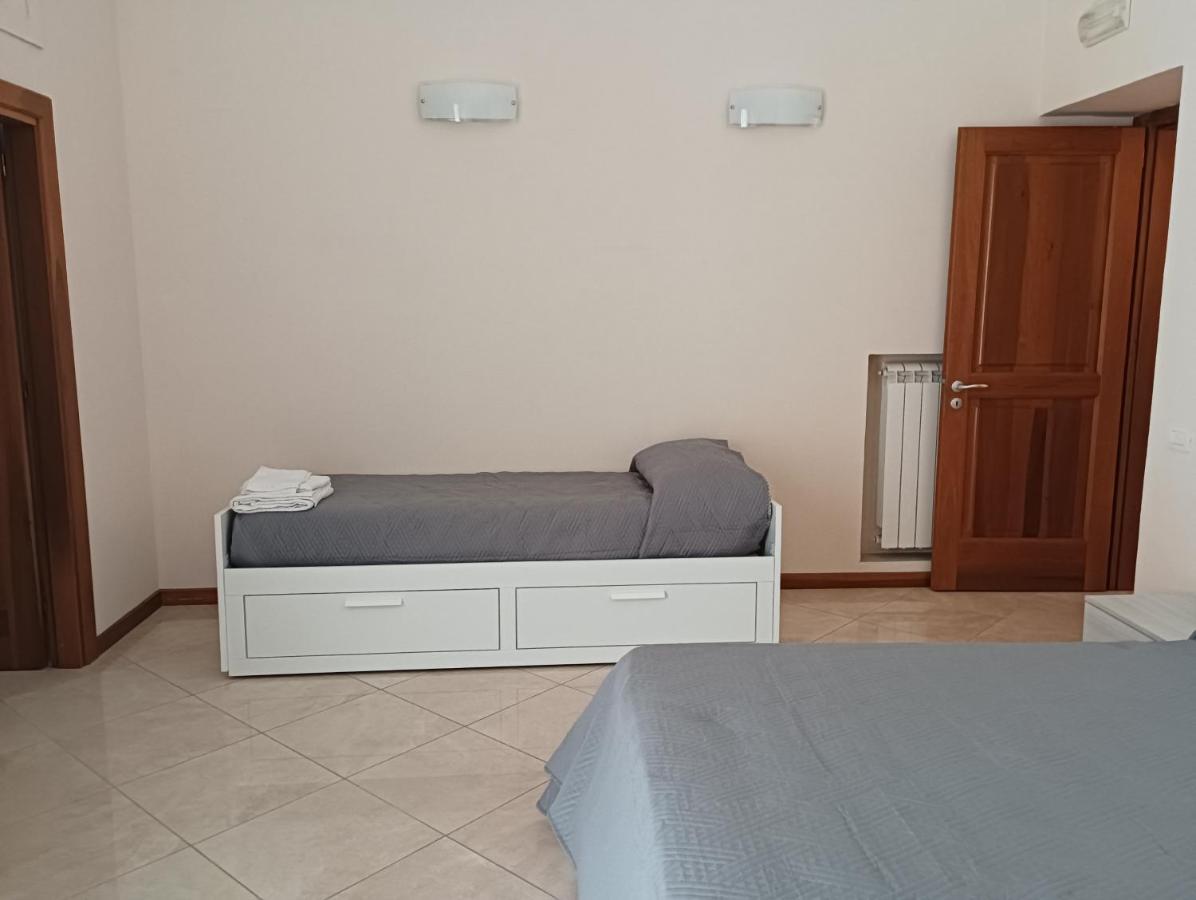 A Casa Di Laura Apartment Napoli Bagian luar foto