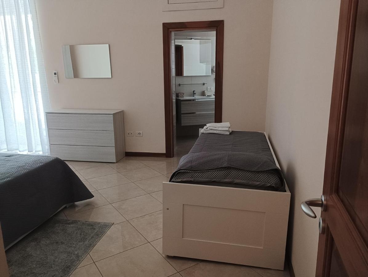 A Casa Di Laura Apartment Napoli Bagian luar foto